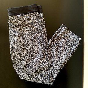 Nike Dri-Fit Printed Relay Crops Running Tights